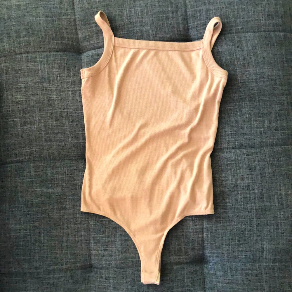 NWT House of Harlow 1960 Ribbed Scoop Back Square Neckline Bodysuit Tan Small
